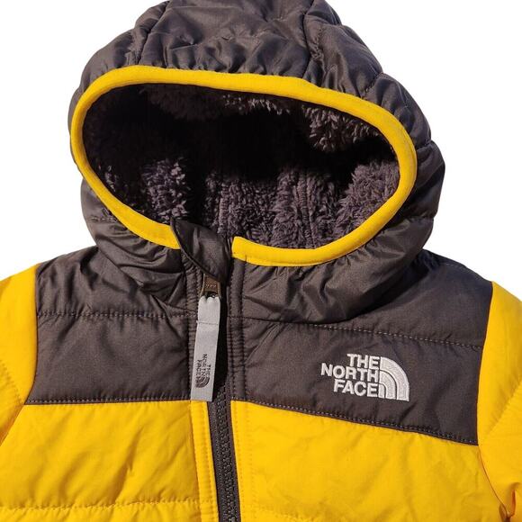 NORTH FACE REVERSIBLE HOODED SHERPA PUFFER JACKET UNISEX YELLOWBLACK 0-3months - Picture 2 of 4